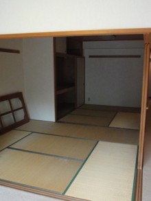 3枚引き戸で出し入れしやすい収納に 3枚引き戸で出し入れしやすい収納に